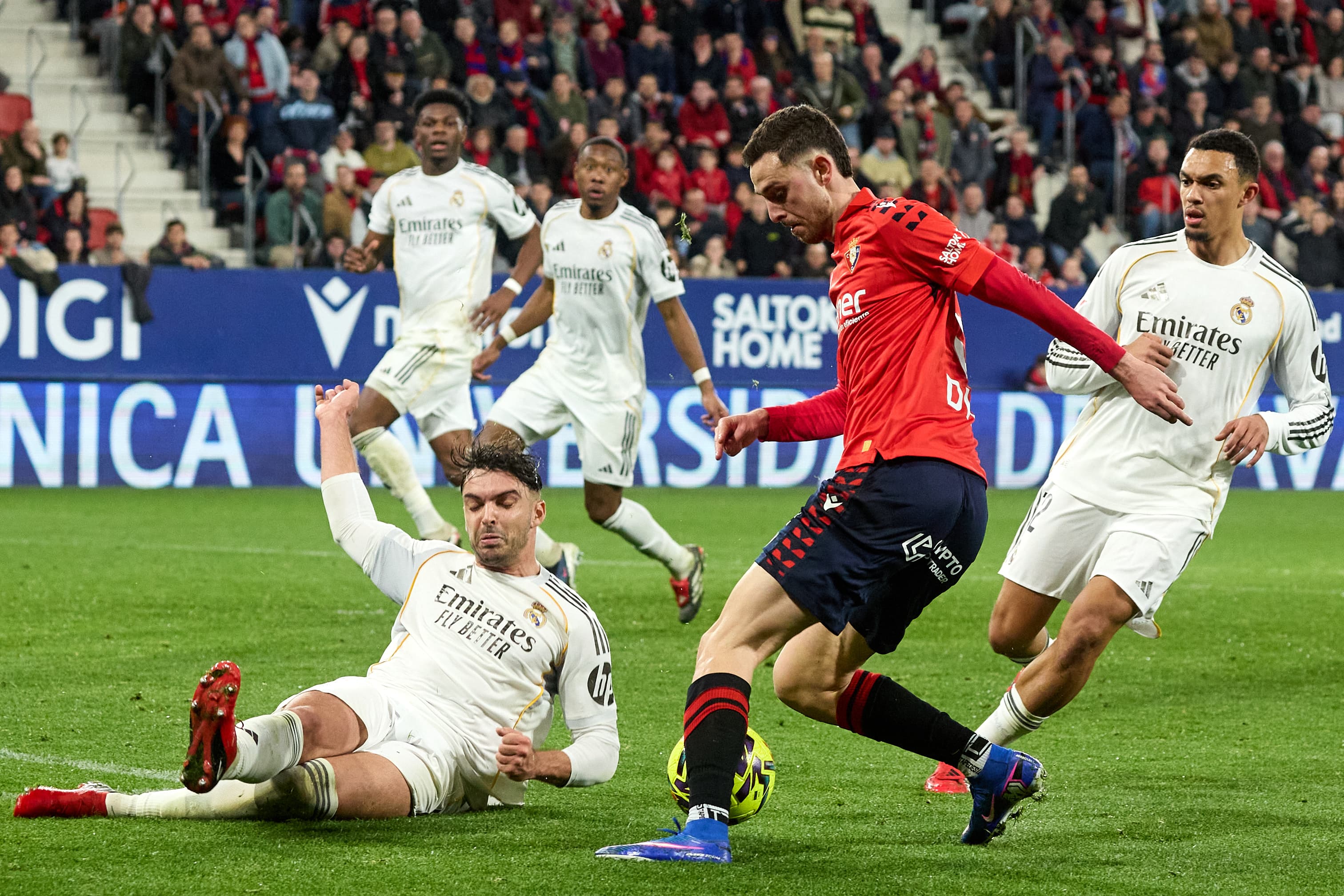 Raúl Asencio (17. Real Madrid CF), Raúl García (9. CA Osasuna) and Trent Alexander-Arnold (12. Real Madrid CF) during the football match of LaLiga EA Sports between CA Osasuna and Real Madrid CF played in Pamplona (Spain) on 21 February 2026. Credit: Iñigo Alzugaray