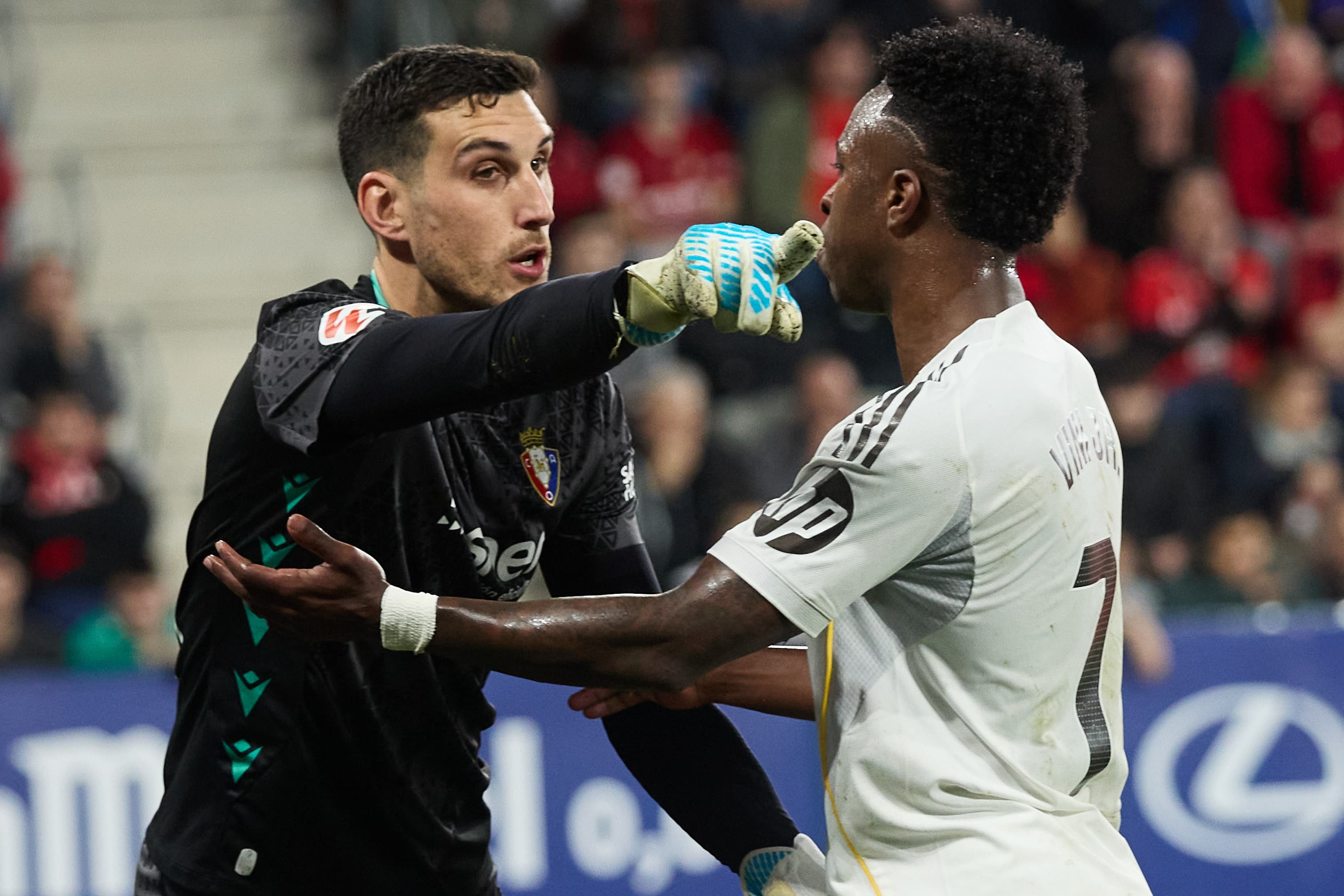 Sergio Herrera (1. CA Osasuna) and Vinícius Júnior (7. Real Madrid CF) during the football match of LaLiga EA Sports between CA Osasuna and Real Madrid CF played in Pamplona (Spain) on 21 February 2026. Credit: Iñigo Alzugaray