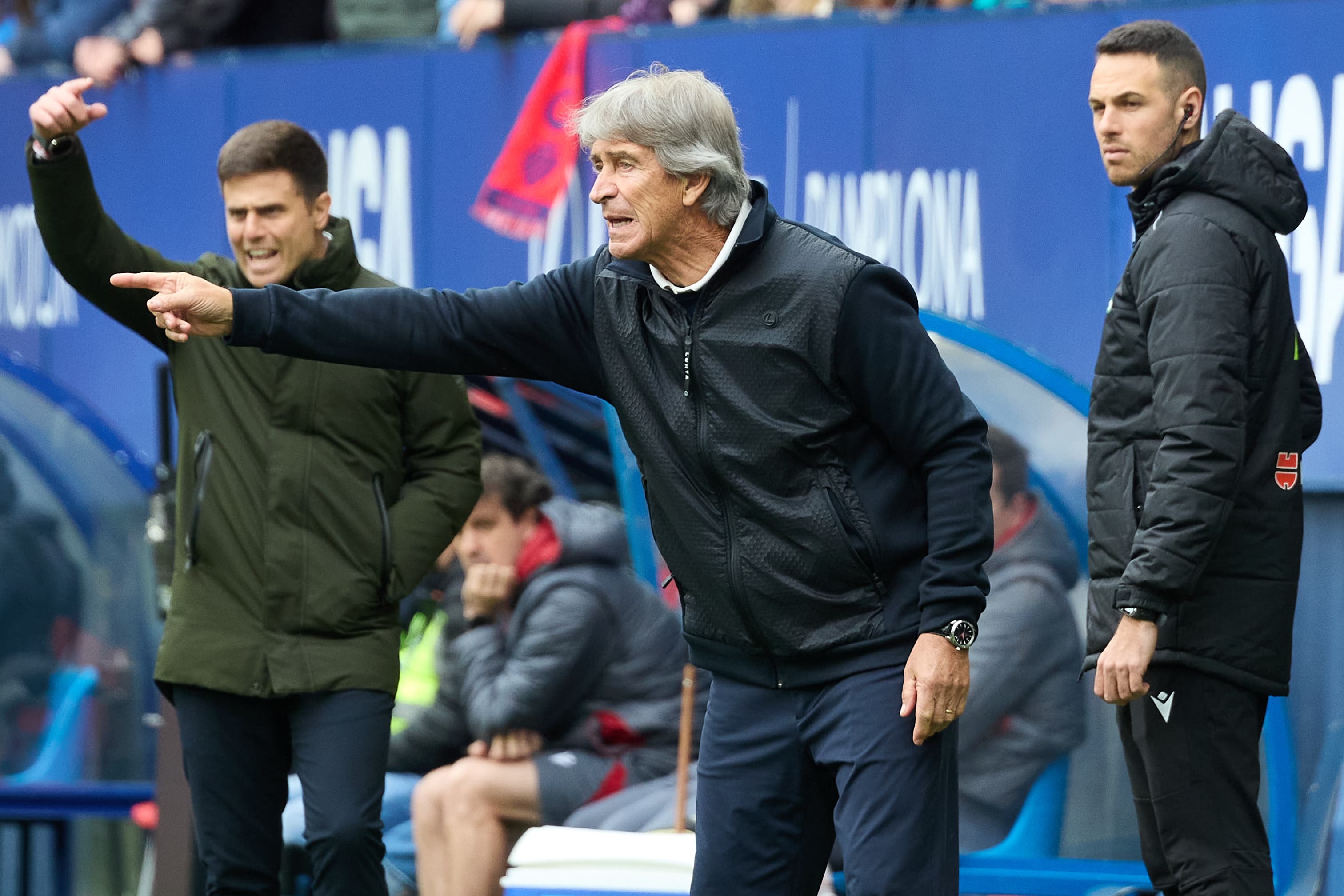 Manuel Pellegrini (Real Betis head coach)  during the football match of LaLiga EA Sports between CA Osasuna and Real Betis played in Pamplona (Spain) on 26 October 2025. Credit: Iñigo Alzugaray