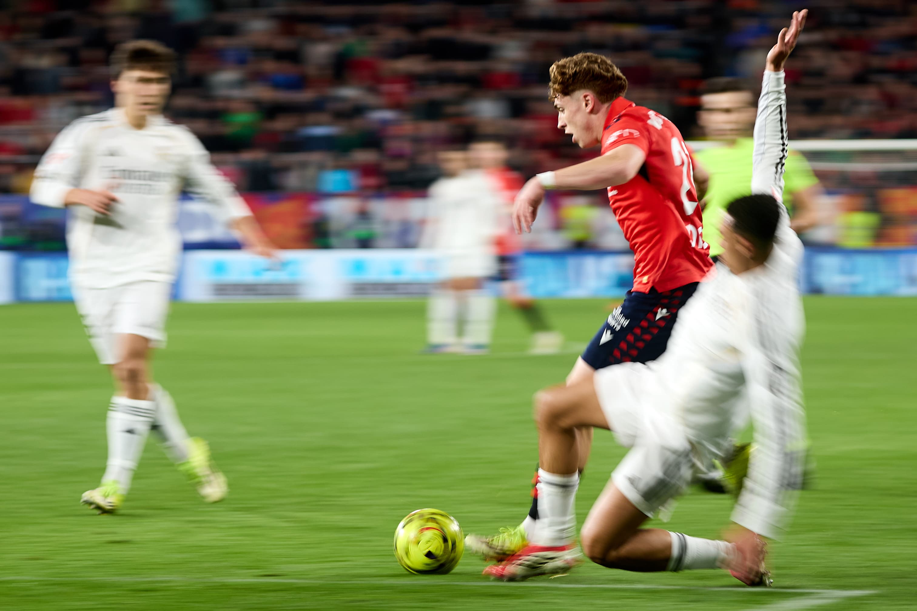 Víctor Muñoz (21. CA Osasuna) during the football match of LaLiga EA Sports between CA Osasuna and Real Madrid CF played in Pamplona (Spain) on 21 February 2026. Credit: Iñigo Alzugaray