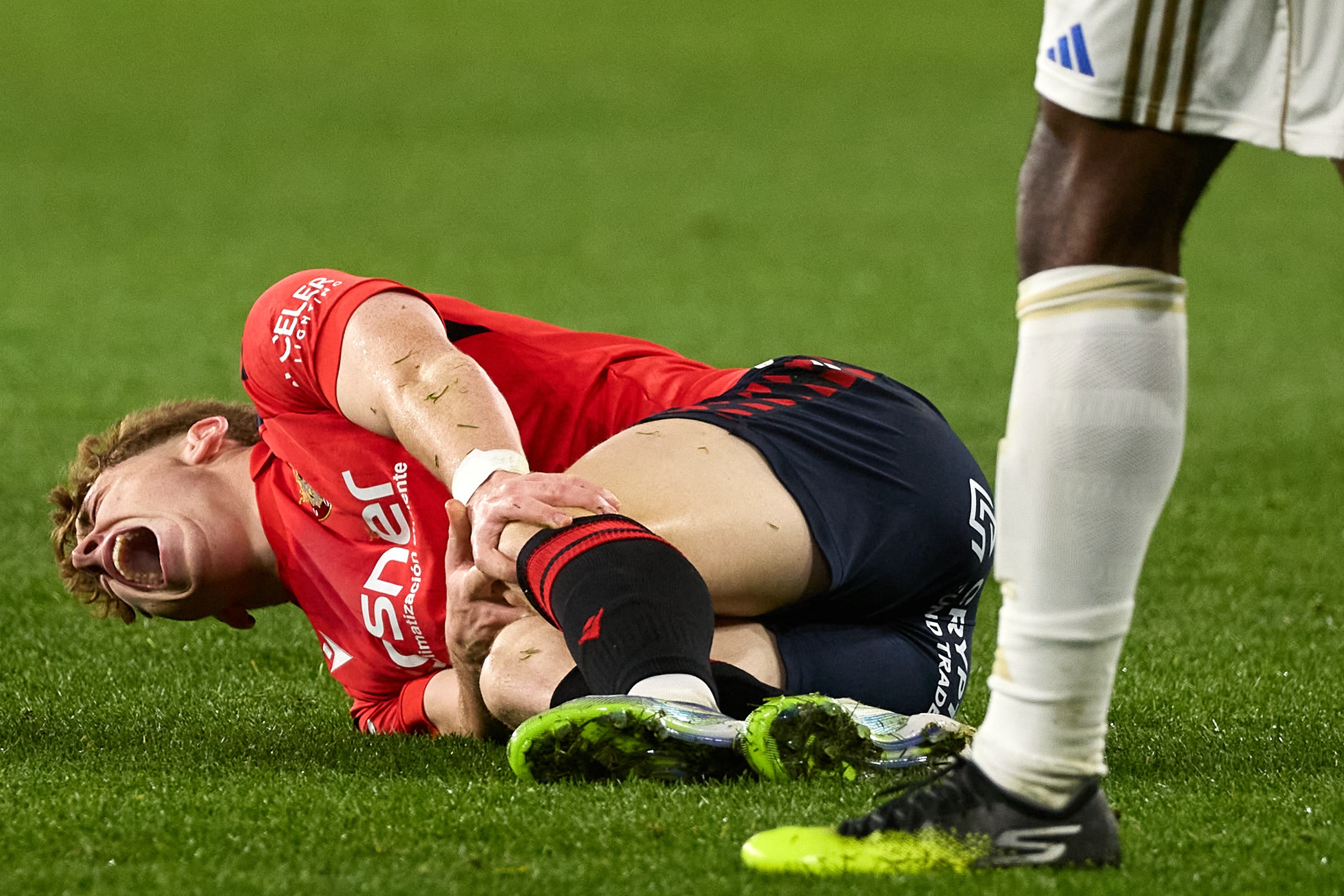 Víctor Muñoz (21. CA Osasuna) during the football match of LaLiga EA Sports between CA Osasuna and Real Oviedo played in Pamplona (Spain) on 8 February 2026. Credit: Iñigo Alzugaray