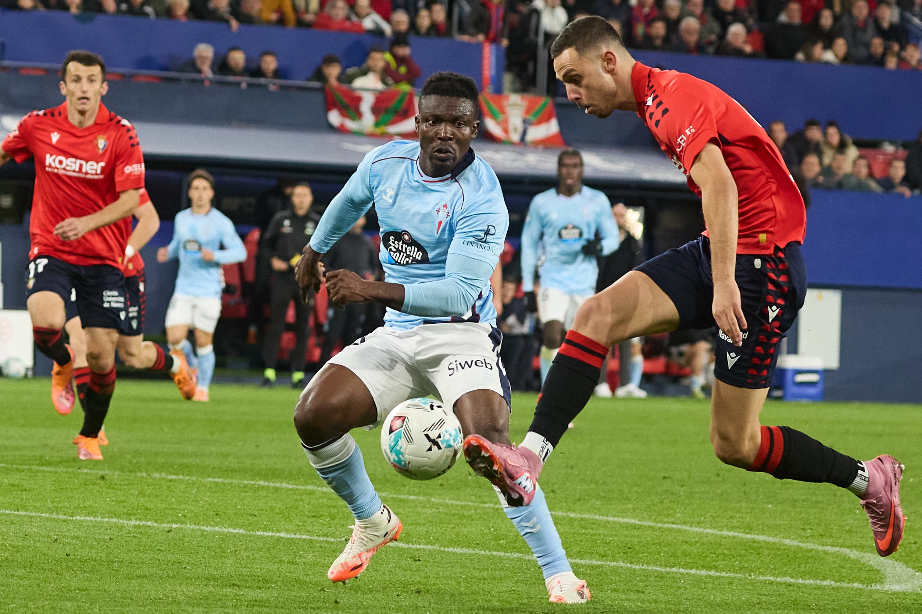 Joseph Aidoo (4. RC Celta) and Raúl García (9. CA Osasuna) during the football match of LaLiga EA Sports between CA Osasuna and RC Celta played in Pamplona (Spain) on 18 January 2026. Credit: Iñigo Alzugaray