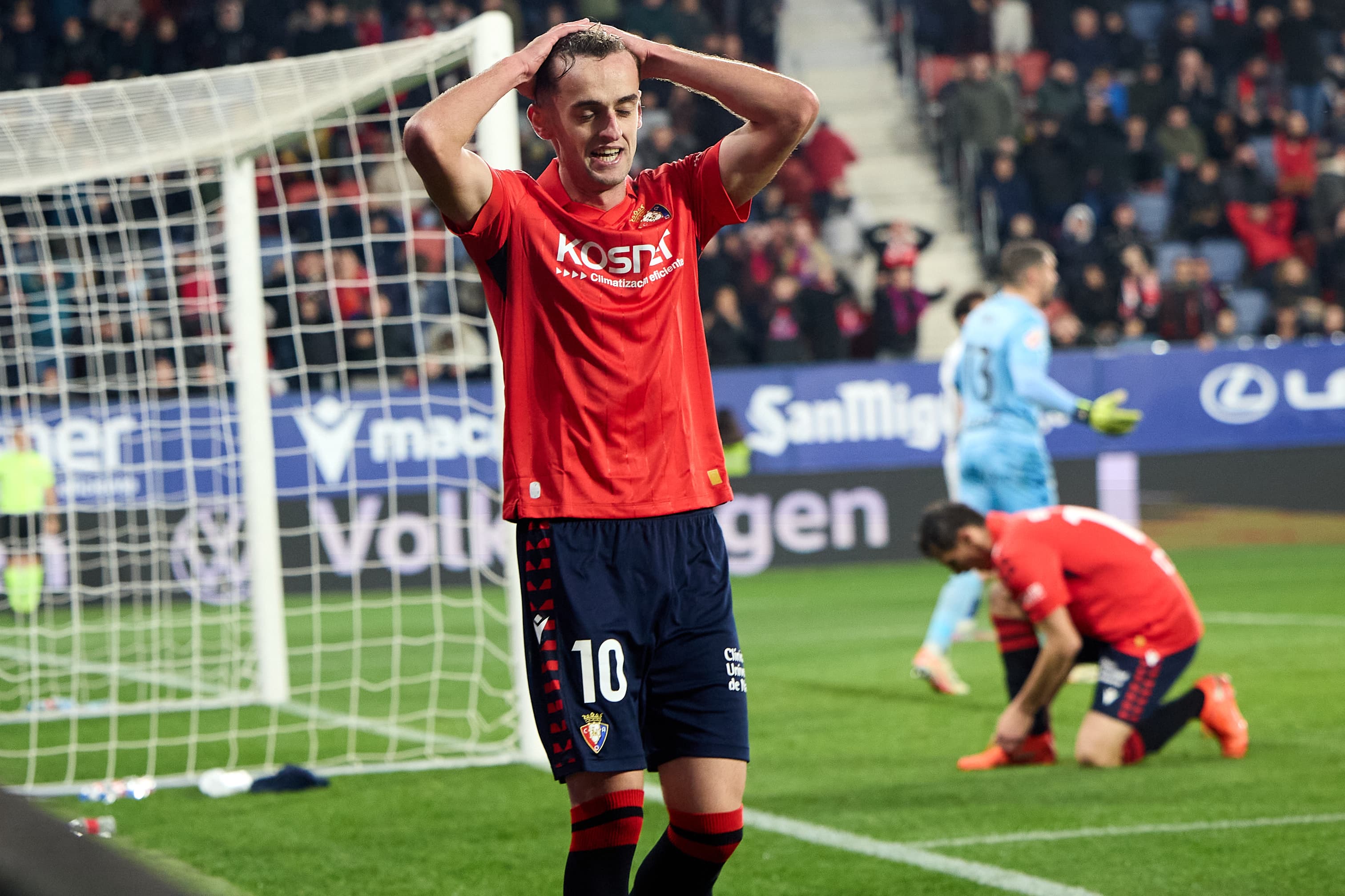 Aimar Oroz (10. CA Osasuna) during the football match of LaLiga EA Sports between CA Osasuna and Levante UD played in Pamplona (Spain) on 21 September 2025. Credit: Iñigo Alzugaray