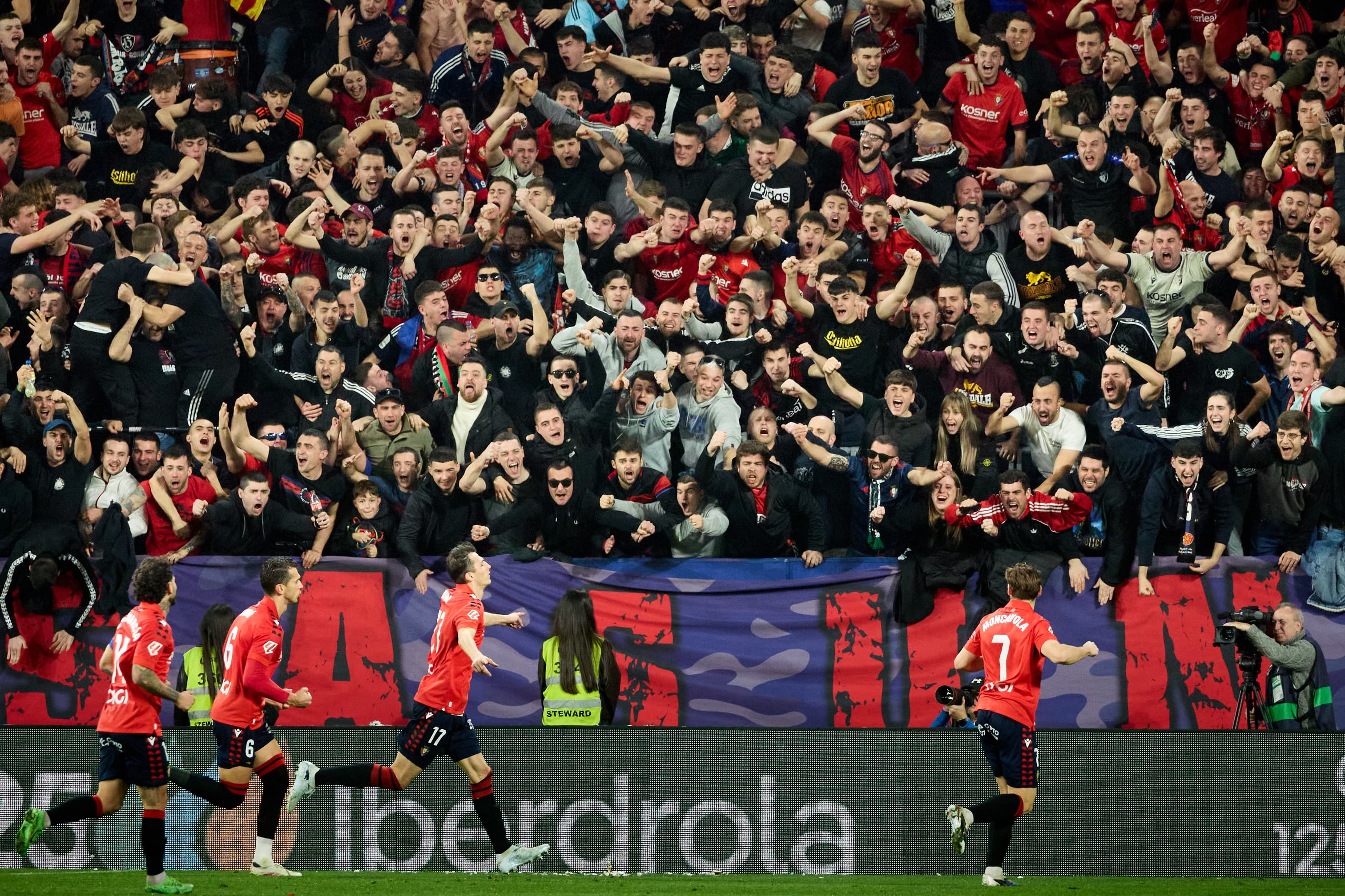 CA Osasuna players celebrate a goal by Ante Budimir (1-1) during the football match of LaLiga EA Sports between CA Osasuna and Real Madrid CF played in Pamplona (Spain) on 21 February 2026. Credit: Iñigo Alzugaray